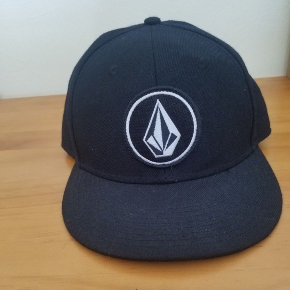 Volcom One Size Fits All Black Hat $10